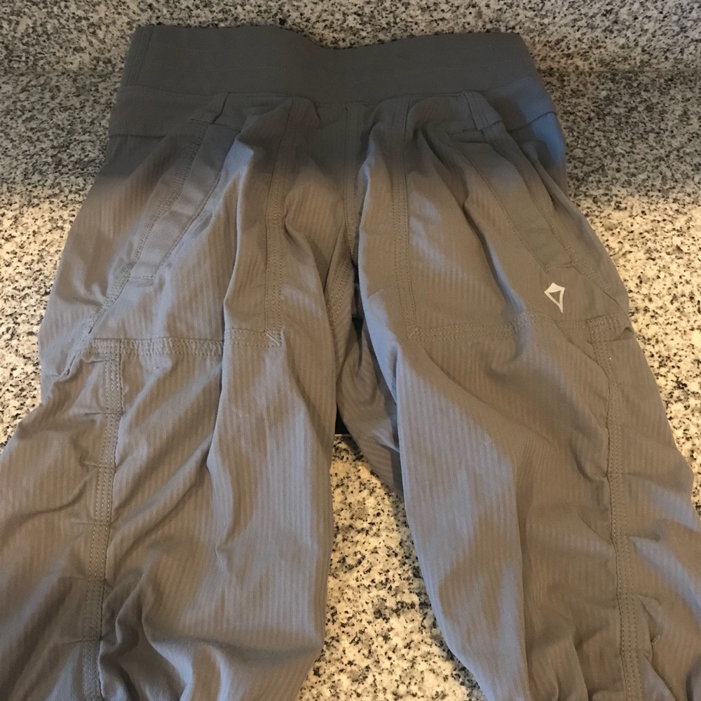 Girls crop pants